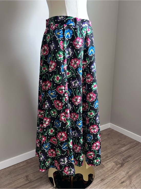 Alexon Dresses & Skirts - Floral A-Line Maxi Skirt in Black with Multicolor Blooms summer feminine party